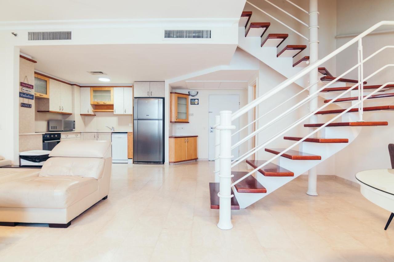 Almog Beach Apt Hotel מלון דירות אלמוג ביץ' Хайфа Экстерьер фото