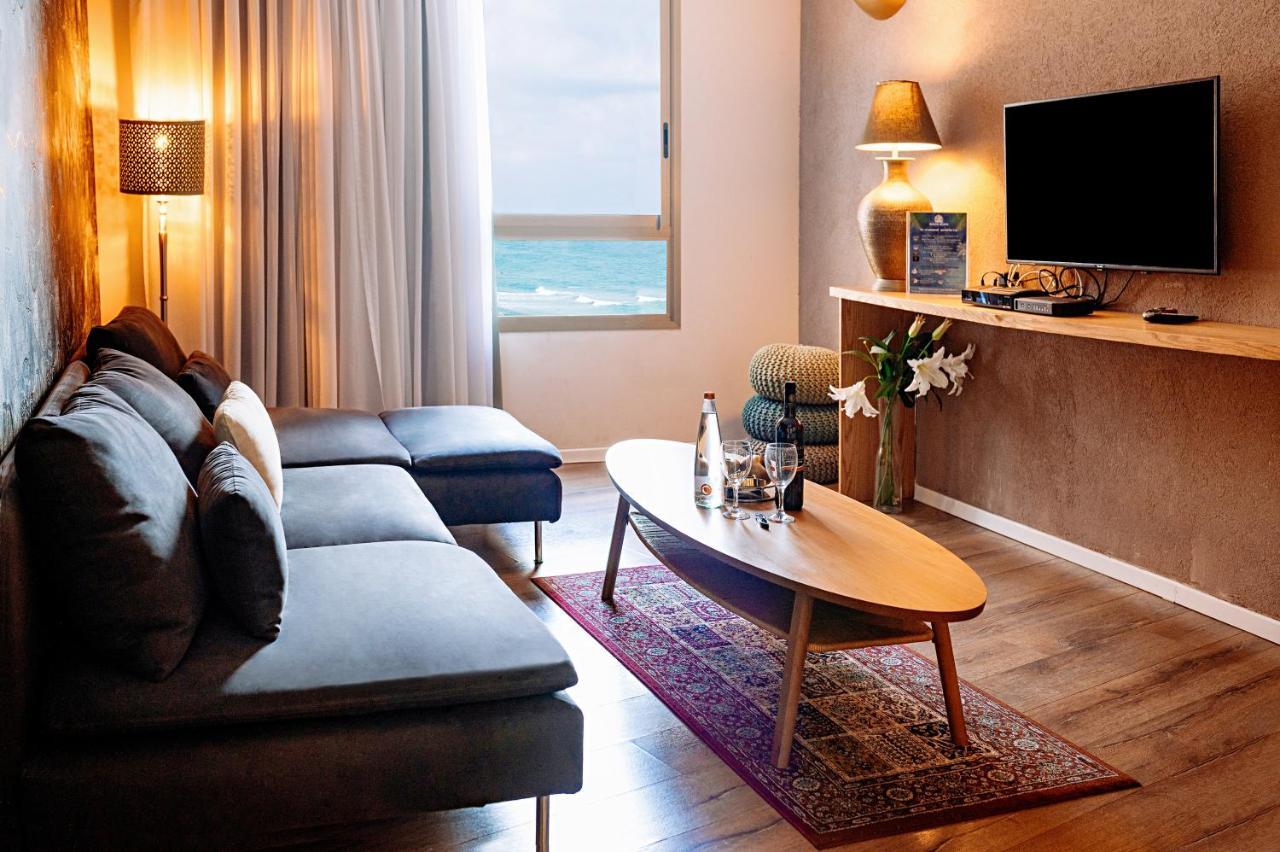 Almog Beach Apt Hotel מלון דירות אלמוג ביץ' Хайфа Экстерьер фото